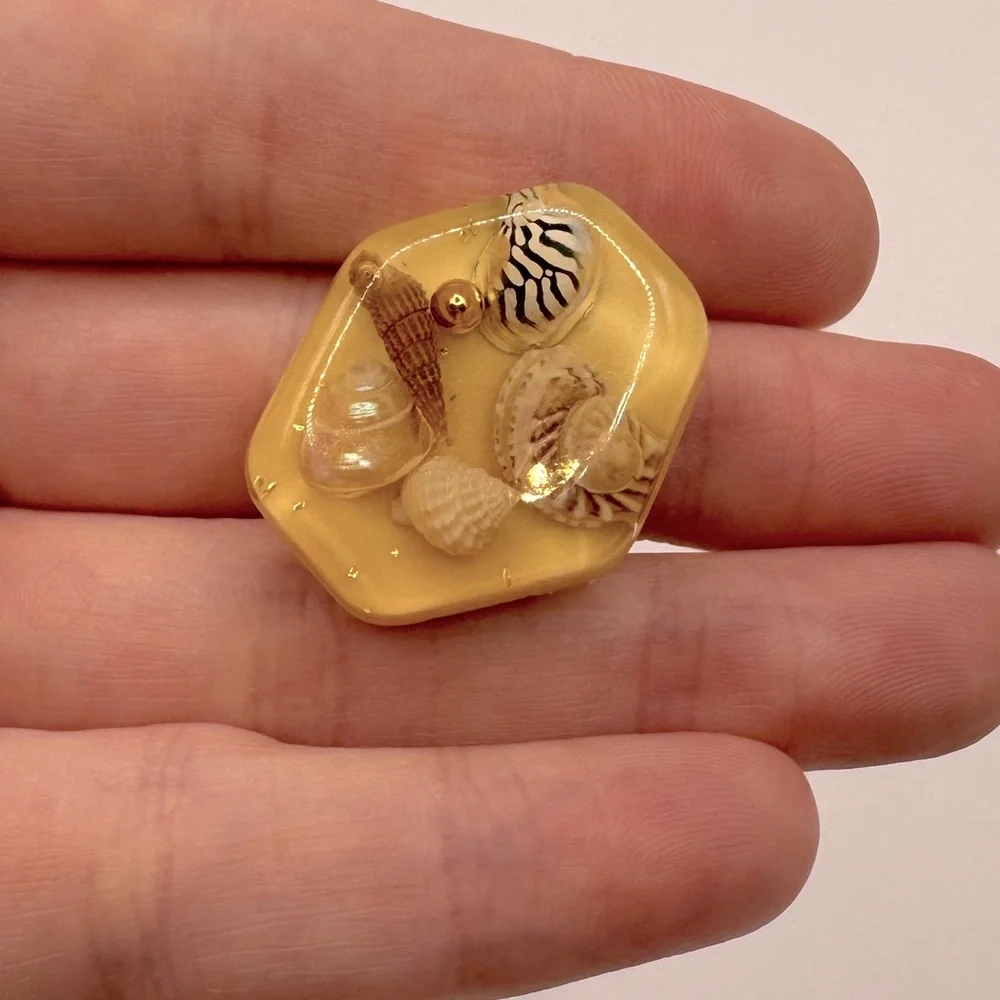 VINTAGE Resin Shell Button Cover - Picture 5 of 14